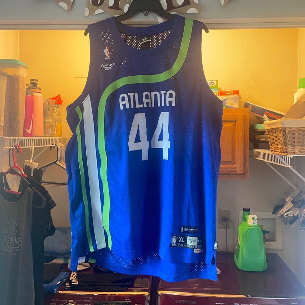 “Pistol” Pete Maravich Hawks XL Reebok Jersey